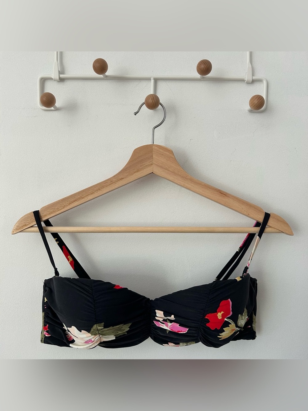 BILLABONG BLACK FLORAL SWIMMING TOP SIZE M-L